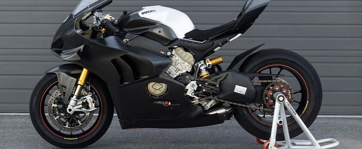 650-mile-2019-ducati-panigale-v4-r-is-an-exposed-carbon-fiber-beast-would-crush-a-hellcat-182270-73